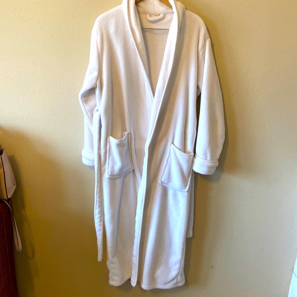 Super Soft & Very Warm WHITE ROBE W POCKETS